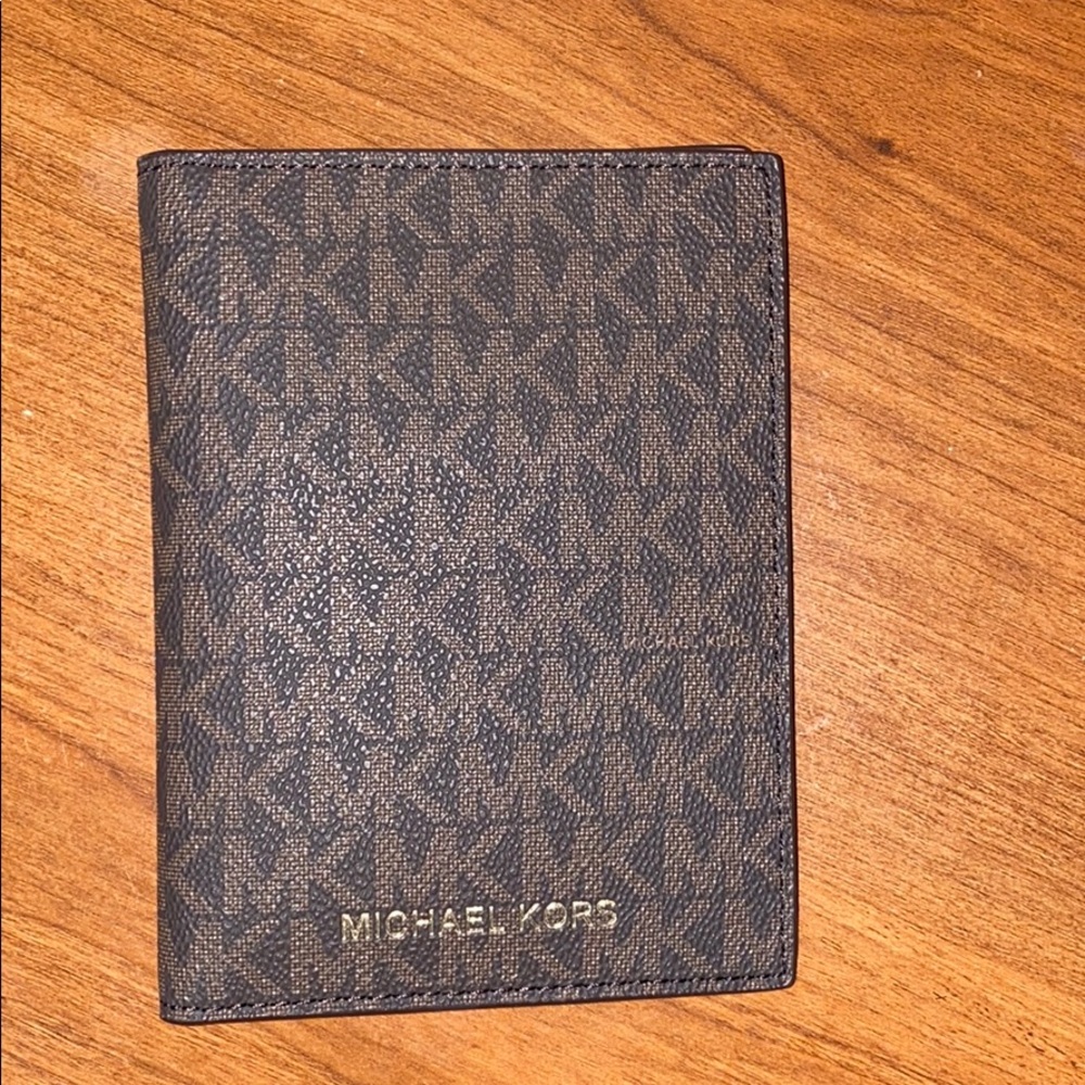 Michael Kors Passport wallet